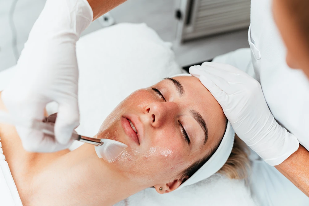 beauty, peeling, spa, treatment, human face, skin, care, cosmetologist, glycolic, acid, chemical, facial, therapy, cosmetic, dermatology, cosmetology, skincare, wellness, acne, exfoliation, salon, collagen, peel, health, clinic, brush, procedure, medical, beautician, rejuvenation, female, clean, healthy, beautiful woman, mask, luxury, medicine, human hand, young adult, healthcare, TCA, hygiene, product, professional, applying, relax, cleaning, cosmetics, sensitive, Caucasian